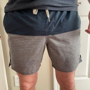 Men’s Vuori gym shorts small